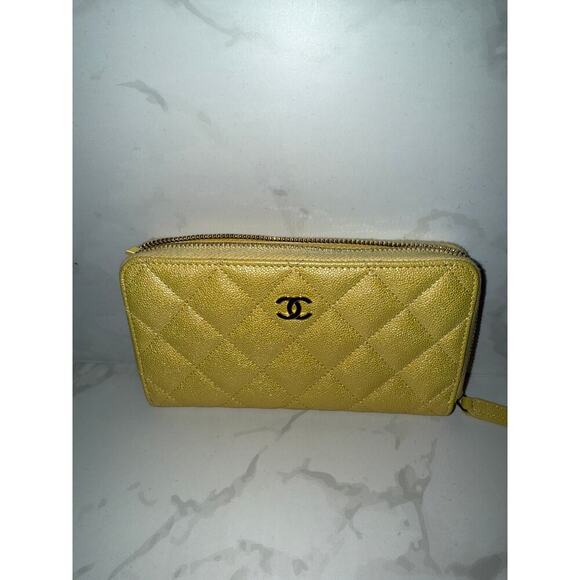 Chanel Iconic Quilted design Wallet - Picture 5 of 5